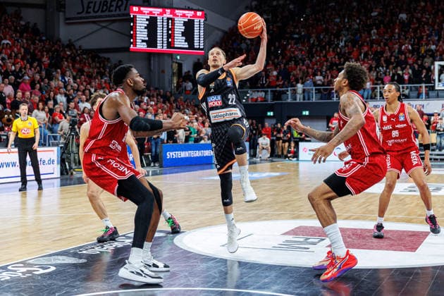 Ejiofor Onu (BMA365 Bamberg Baskets, 35), Thomas Klepeisz (ratiopharm Ulm, 22), Demarcus Demonia (BMA365 Bamberg Baskets, 08), BMA365 Bamberg Baskets vs. ratiopharm Ulm, Basketball, easyCredit BBL, Playoff Viertelfinale, Spiel 1, 16.05.2026 BMA365 Bamberg Baskets vs. ratiopharm Ulm, Basketball, easyCredit BBL, Playoff Viertelfinale, Spiel 1, 16.05.2026 Bamberg Copyright: xEibner-Pressefoto G.xSantemizx EP_EER