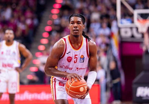 Marcus Carr (Fitness First Wuerzburg Baskets, 5) beim Freiwurf Telekom Baskets Bonn - Fitness First Würzburg Baskets 16.05.2026 Basketball, easyCredit Basketball Bundesliga, Playoffs, Viertelfinale Spiel 1, GER, Bonn, Telekom Dome Bonn Copyright: HMBxMedia xMarcoxBader