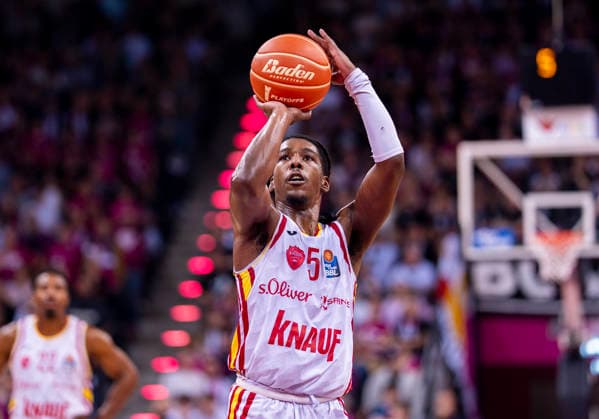 Marcus Carr (Fitness First Wuerzburg Baskets, 5) beim Freiwurf Telekom Baskets Bonn - Fitness First Würzburg Baskets 16.05.2026 Basketball, easyCredit Basketball Bundesliga, Playoffs, Viertelfinale Spiel 1, GER, Bonn, Telekom Dome Bonn Copyright: HMBxMedia xMarcoxBader