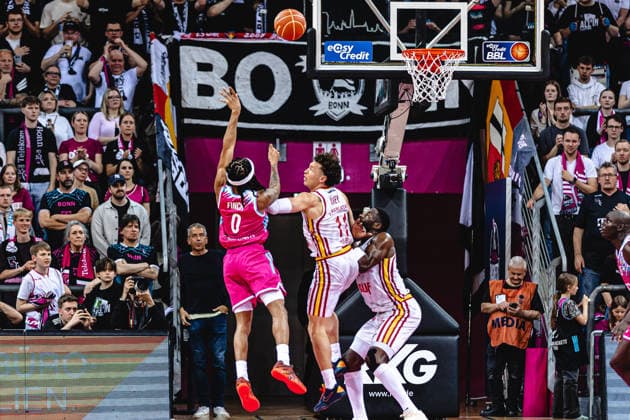 easyCredit Basketball Bundesliga, Playoff-Viertelfinale: Telekom Baskets Bonn vs. Fitness First Baskets Würzburg, 16.05.2026 Jalen Finch (Telekom Baskets Bonn 0) und Brae Ivey (Würzburg 11) - easyCredit Basketball Bundesliga, Playoff-Viertelfinale: Telekom Baskets Bonn vs. Fitness First Baskets Würzburg, 16.05.2026, Telekom Dome Bonn Copyright: xBEAUTIFULxSPORTS Derixx