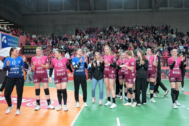 die TusSies bedanken sich bei den Fans TusSies Metzingen vs. Union Neckarsulm , Handball, Alsco HBF, 5. Play-Off Ligaspieltag, Saison 2025 2026, 16.05.2026 TusSies Metzingen vs. Sport-Union Neckarsulm , Handball, Alsco HBF, 5. Play-Off Ligaspieltag, Saison 2025 2026, 16.05.2026 Tuebingen Copyright: xEibner-Pressefoto TobiasxBaurx EP_TBR