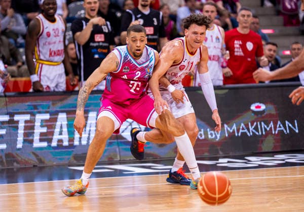 Zweikampf zwischen: Alijah Comithier (Telekom Baskets Bonn, 2) und Brae Ivey (Fitness First Wuerzburg Baskets, 11) Telekom Baskets Bonn - Fitness First Würzburg Baskets 16.05.2026 Basketball, easyCredit Basketball Bundesliga, Playoffs, Viertelfinale Spiel 1, GER, Bonn, Telekom Dome Bonn Copyright: HMBxMedia xMarcoxBader
