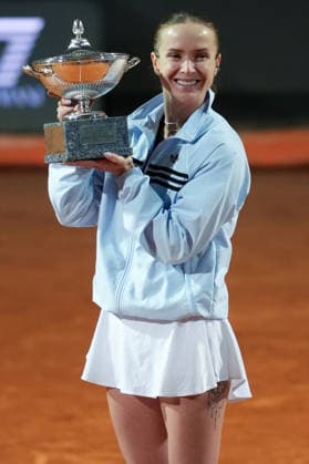 Elina Svitolina of Ukraine lifts the trophy after winning the Internazionali BNL d Italia 2026 tennis tournament final at Foro Italico in Rome (Italy) on May, 16, 2026. AntoniettaxBaldassarre