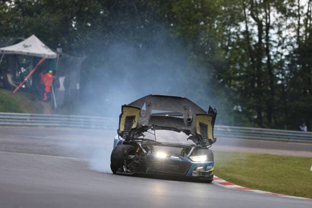 Nürburg, Deutschland 14.-17. Mai 2026: ADAC Ravenol 24h Rennen Nürburgring - 2026 - Samstag Rennen Schwalbenschwanz crash Im Bild: 16 Scherer PHX - Audi R8 LMS GT3 evo II - (Christopher Haase GER, Alexander Sims GBR, Ben Green GBR) Nürburgring Rheinland Pfalz Copyright: xFotostandx xFabianxWernerx