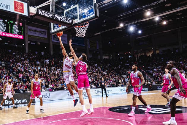 easyCredit Basketball Bundesliga, Playoff-Viertelfinale: Telekom Baskets Bonn vs. Fitness First Baskets Würzburg, 16.05.2026 David Muenkat (Würzburg 55) und Michael Kessens (Telekom Baskets Bonn 6) - easyCredit Basketball Bundesliga, Playoff-Viertelfinale: Telekom Baskets Bonn vs. Fitness First Baskets Würzburg, 16.05.2026, Telekom Dome Bonn Copyright: xBEAUTIFULxSPORTS Derixx