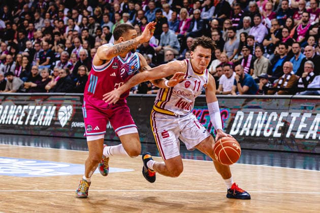 easyCredit Basketball Bundesliga, Playoff-Viertelfinale: Telekom Baskets Bonn vs. Fitness First Baskets Würzburg, 16.05.2026 Brae Ivey (Würzburg 11) und Alijah Comithier (Telekom Baskets Bonn 2) - easyCredit Basketball Bundesliga, Playoff-Viertelfinale: Telekom Baskets Bonn vs. Fitness First Baskets Würzburg, 16.05.2026, Telekom Dome Bonn Copyright: xBEAUTIFULxSPORTS Derixx