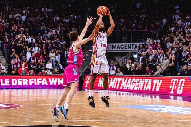 easyCredit Basketball Bundesliga, Playoff-Viertelfinale: Telekom Baskets Bonn vs. Fitness First Baskets Würzburg, 16.05.2026 Davion Mintz (Würzburg 10) und Grayson Murphy (Telekom Baskets Bonn 7) - easyCredit Basketball Bundesliga, Playoff-Viertelfinale: Telekom Baskets Bonn vs. Fitness First Baskets Würzburg, 16.05.2026, Telekom Dome Bonn Copyright: xBEAUTIFULxSPORTS Derixx
