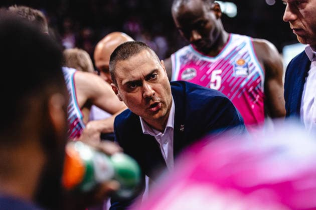 easyCredit Basketball Bundesliga, Playoff-Viertelfinale: Telekom Baskets Bonn vs. Fitness First Baskets Würzburg, 16.05.2026 Marko Stankovic (Telekom Baskets Bonn Head Coach) in der Auszeit - easyCredit Basketball Bundesliga, Playoff-Viertelfinale: Telekom Baskets Bonn vs. Fitness First Baskets Würzburg, 16.05.2026, Telekom Dome Bonn Copyright: xBEAUTIFULxSPORTS Derixx