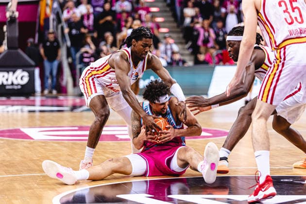easyCredit Basketball Bundesliga, Playoff-Viertelfinale: Telekom Baskets Bonn vs. Fitness First Baskets Würzburg, 16.05.2026 Michael Kessens (Telekom Baskets Bonn 6) hat den Ball, aber Wuerzburg will ihn auch haben - easyCredit Basketball Bundesliga, Playoff-Viertelfinale: Telekom Baskets Bonn vs. Fitness First Baskets Würzburg, 16.05.2026, Telekom Dome Bonn Copyright: xBEAUTIFULxSPORTS Derixx