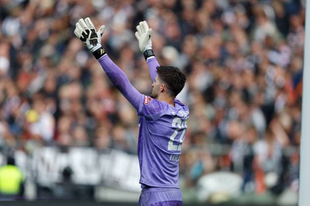 Fußball I Männer I Saison 2025-2026 I Bundesliga I FC St. Pauli - VfL Wolfsburg I 16.05.2026 Nikola Vasilj (22, FC St. Pauli) ermutigt sein Team. Hamburg Millerntor-Stadion Niedersachsen Deutschland *** Soccer I Men I Season 2025 2026 I Bundesliga I FC St Pauli VfL Wolfsburg I 16 05 2026 Nikola Vasilj 22, FC St Pauli encourages his team Hamburg Millerntor Stadion Niedersachsen Germany Copyright: xLobeca CedricxSiefkerx