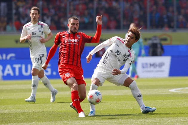 Fussball, 1. Bundesliga, 34. Spieltag, 2025 2026, 1. FC Heidenheim vs. 1. FSV Mainz 05, 16.05.2026, Voith-Arena, Heidenheim, Deutschland, Arijon IBRAHIMOVIC 1. FC Heidenheim 22 im Zweikampf mit Kaishu SANO 1. FSV Mainz 05 6 re. Heidenheim Voith-Arena Baden-Württemberg Deutschland Copyright: xGaetanoxDixRosax