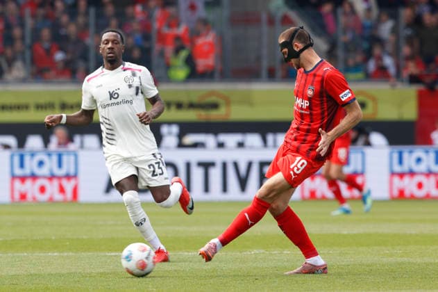 Fussball, 1. Bundesliga, 34. Spieltag, 2025 2026, 1. FC Heidenheim vs. 1. FSV Mainz 05, 16.05.2026, Voith-Arena, Heidenheim, Deutschland, Sheraldo BECKER 1. FSV Mainz 05 23 li. im Zweikampf mit Jonas FÖHRENBACH 1. FC Heidenheim 19 Heidenheim Voith-Arena Baden-Württemberg Deutschland Copyright: xGaetanoxDixRosax