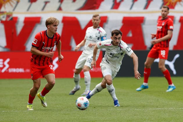 Fussball, 1. Bundesliga, 34. Spieltag, 2025 2026, 1. FC Heidenheim vs. 1. FSV Mainz 05, 16.05.2026, Voith-Arena, Heidenheim, Deutschland, Hennes BEHRENS 1. FC Heidenheim 26 li. im Zweikampf mit Paul NEBEL 1. FSV Mainz 05 8 Heidenheim Voith-Arena Baden-Württemberg Deutschland Copyright: xGaetanoxDixRosax
