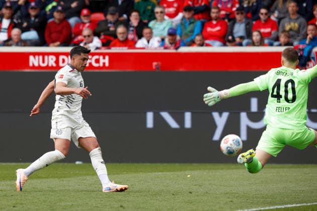Fussball, 1. Bundesliga, 34. Spieltag, 2025 2026, 1. FC Heidenheim vs. 1. FSV Mainz 05, 16.05.2026, Voith-Arena, Heidenheim, Deutschland, Nadiem AMIRI 1. FSV Mainz 05 10 li. mit Schuß auf Torwart Frank FELLER 1. FC Heidenheim 40 Heidenheim Voith-Arena Baden-Württemberg Deutschland Copyright: xGaetanoxDixRosax