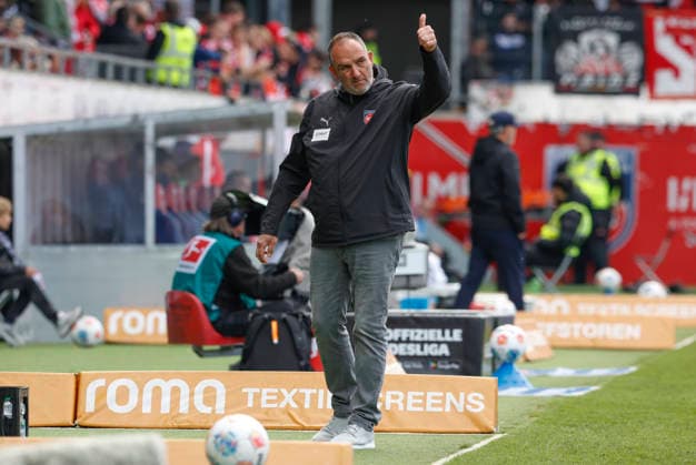 Fussball, 1. Bundesliga, 34. Spieltag, 2025 2026, 1. FC Heidenheim vs. 1. FSV Mainz 05, 16.05.2026, Voith-Arena, Heidenheim, Deutschland, Frank SCHMIDT Trainer 1. FC Heidenheim mit Daumen hoch OK Heidenheim Voith-Arena Baden-Württemberg Deutschland Copyright: xGaetanoxDixRosax
