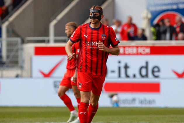 Fussball, 1. Bundesliga, 34. Spieltag, 2025 2026, 1. FC Heidenheim vs. 1. FSV Mainz 05, 16.05.2026, Voith-Arena, Heidenheim, Deutschland, Jonas FÖHRENBACH 1. FC Heidenheim 19 mit Gesichtsmaske Heidenheim Voith-Arena Baden-Württemberg Deutschland Copyright: xGaetanoxDixRosax