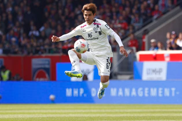 Fussball, 1. Bundesliga, 34. Spieltag, 2025 2026, 1. FC Heidenheim vs. 1. FSV Mainz 05, 16.05.2026, Voith-Arena, Heidenheim, Deutschland, Kaishu SANO 1. FSV Mainz 05 6 mit Ballannahme in der Luft fliegend Heidenheim Voith-Arena Baden-Württemberg Deutschland Copyright: xGaetanoxDixRosax