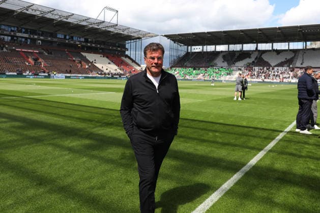 St. Pauli vs. VfL, 1. BL Hamburg, 16.05.2026, Fußball, Herren, Saison 2025 2026, 1. BL, FC St. Pauli vs. VfL Wolfsburg: Cheftrainer Dieter Hecking (VfL Wolfsburg) (DFL DFB REGULATIONS PROHIBIT ANY USE OF PHOTOGRAPHS as IMAGE SEQUENCES and or QUASI-VIDEO) Millerntor-Stadion Deutschland