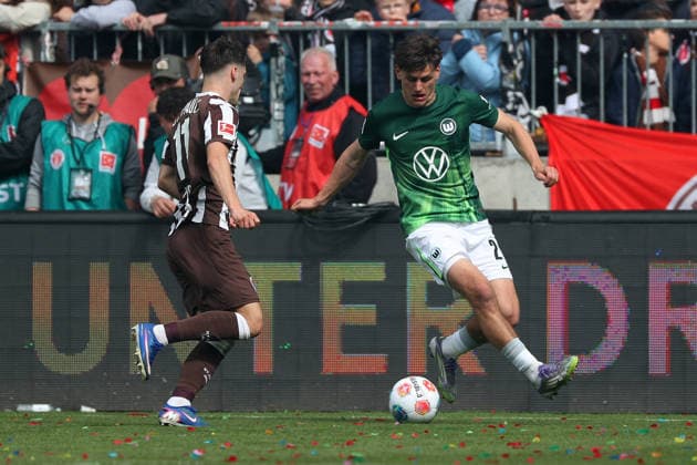 St. Pauli vs. VfL, 1. BL Hamburg, 16.05.2026, Fußball, Herren, Saison 2025 2026, 1. BL, FC St. Pauli vs. VfL Wolfsburg: Arkadiusz Pyrka (St. Pauli), Joakim Maehle (VfL Wolfsburg) (DFL DFB REGULATIONS PROHIBIT ANY USE OF PHOTOGRAPHS as IMAGE SEQUENCES and or QUASI-VIDEO) Millerntor-Stadion Deutschland