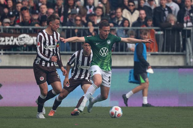 St. Pauli vs. VfL, 1. BL Hamburg, 16.05.2026, Fußball, Herren, Saison 2025 2026, 1. BL, FC St. Pauli vs. VfL Wolfsburg: Hauke Wahl (St. Pauli), Yannick Gerhardt (VfL Wolfsburg) (DFL DFB REGULATIONS PROHIBIT ANY USE OF PHOTOGRAPHS as IMAGE SEQUENCES and or QUASI-VIDEO) Millerntor-Stadion Deutschland