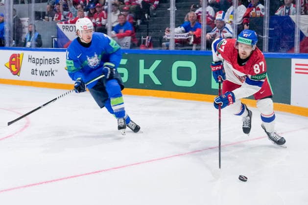 FRIBOURG, SWITZERLAND - MAY 16: Michal Kovarcik of Czechia R) in action during the 2026 IIHF Ice hockey, Eishockey World Championship, WM, Weltmeisterschaft Switzerland game between Slovenia and Czechia at BCF Arena on May 16, 2026 in Fribourg, Fribourg. Fribourg BCF Arena Fribourg Switzerland Copyright: xJustPictures.ch JarixPestelaccix jp-en-EuSpIm-JP6_JAR_Slovenia_Czechia_16May2026_00105