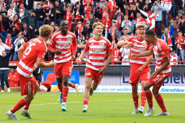 DEU, DFL, 1. FBL, 1.FC Union vs. FC Augsburg, 16.05.2026, Stadion Alte Foersterei, Berlin, DEU, DFL, 1. FBL, 1.FC Union vs. FC Augsburg, im Bild: 3:0 durch Andras Schaefer (1.FC Union Berlin 13), Unioner-Spielerkreis DFL - regulations prohibit any use of Photographs as image sequences and or quasi-video