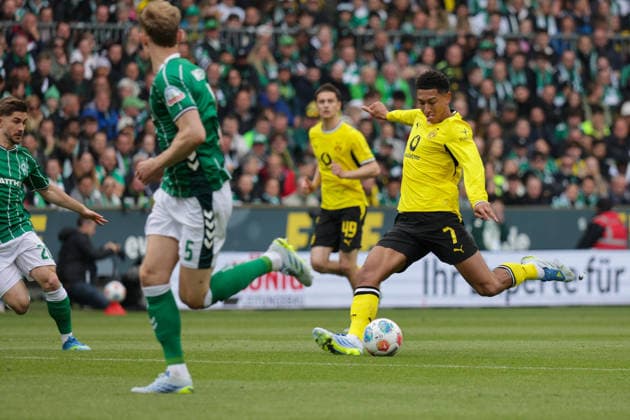 16.05.2026, xgrfx, Fussball 1.Bundesliga, SV Werder Bremen - Borussia Dortmund v.l. Jobe Bellingham (Borussia Dortmund) (DFL DFB REGULATIONS PROHIBIT ANY USE OF PHOTOGRAPHS as IMAGE SEQUENCES and or QUASI-VIDEO) Bremen
