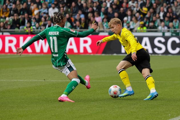 16.05.2026, xgrfx, Fussball 1.Bundesliga, SV Werder Bremen - Borussia Dortmund v.l. Justin Njinmah (Werder Bremen), Daniel Svensson (Borussia Dortmund) (DFL DFB REGULATIONS PROHIBIT ANY USE OF PHOTOGRAPHS as IMAGE SEQUENCES and or QUASI-VIDEO) Bremen