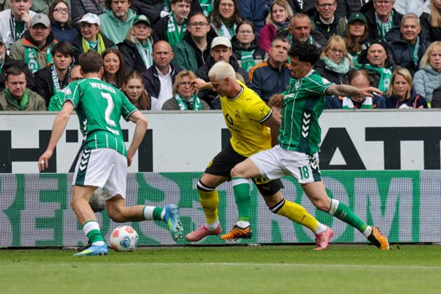 16.05.2026, xgrfx, Fussball 1.Bundesliga, SV Werder Bremen - Borussia Dortmund v.l. Olivier Deman (Werder Bremen), Julian Ryerson (Borussia Dortmund), Cameron Puertas Castro (Werder Bremen) (DFL DFB REGULATIONS PROHIBIT ANY USE OF PHOTOGRAPHS as IMAGE SEQUENCES and or QUASI-VIDEO) Bremen
