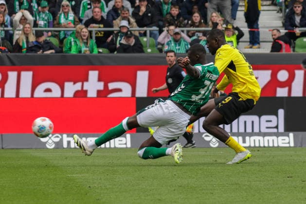 16.05.2026, xgrfx, Fussball 1.Bundesliga, SV Werder Bremen - Borussia Dortmund v.l. Abdoul Coulibaly (Werder Bremen), Serhou Guirassy (Borussia Dortmund) (DFL DFB REGULATIONS PROHIBIT ANY USE OF PHOTOGRAPHS as IMAGE SEQUENCES and or QUASI-VIDEO) Bremen