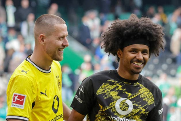 16.05.2026, xgrfx, Fussball 1.Bundesliga, SV Werder Bremen - Borussia Dortmund v.l. Waldemar Anton, Karim Adeyemi (Borussia Dortmund) (DFL DFB REGULATIONS PROHIBIT ANY USE OF PHOTOGRAPHS as IMAGE SEQUENCES and or QUASI-VIDEO) Bremen *** 16 05 2026, xgrfx, Soccer 1 Bundesliga, SV Werder Bremen Borussia Dortmund v l Waldemar Anton, Karim Adeyemi Borussia Dortmund DFL DFB REGULATIONS PROHIBIT ANY USE OF PHOTOGRAPHS as IMAGE SEQUENCES and or QUASI VIDEO Bremen