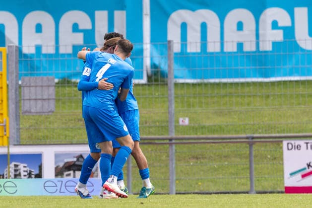 reude über das Tor zum 1:4 von Tilmann Jahn (FC Astoria Walldorf, 18) links Dennis Egel (FC Astoria Walldorf, 04) und Muhammed Yasin Batuhan Zor (FC Astoria Walldorf, 37) TSG Balingen vs. FC Astoria Walldorf, Fussball Oberliga, Saison 2025 2026, 16.05.26 TSG Balingen vs. FC Astoria Walldorf, Fussball, Regionalliga Suedwest, 34. Spieltag, Saison 2025 2026, 16.05.26 Villingen Copyright: xEibner-Pressefoto KirstenxJägerx