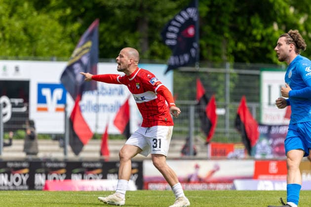 Ivo Colic (TSG Balingen, 31) gibt Anweisungen, gestikuliert mit den Armen, gesticulate, gives instructions , Gestik Geste coach gives instructions, gesticulates with arms, gives instructions TSG Balingen vs. FC Astoria Walldorf, Fussball Oberliga, Saison 2025 2026, 16.05.26 TSG Balingen vs. FC Astoria Walldorf, Fussball, Regionalliga Suedwest, 34. Spieltag, Saison 2025 2026, 16.05.26 Villingen Copyright: xEibner-Pressefoto KirstenxJägerx