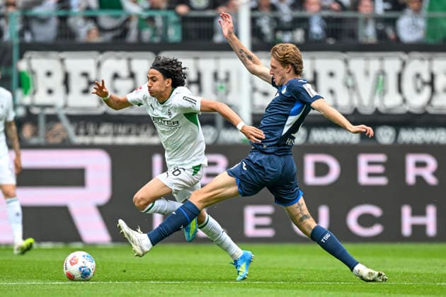v. li. im Zweikampf Wael Mohya (Moenchengladbach 36) Wouter Burger (Hoffenheim 18) 16.05.2026 ¢ Fussball ¢ Borussia Moenchengladbach vs TSG Hoffenheim, Borussia-Park, Moenchengladbach, DFB DFL REGULATIONS PROHIBIT ANY USE OF PHOTOGRAPHS AS IMAGE SEQUENCES AND OR QUASI-VIDEO