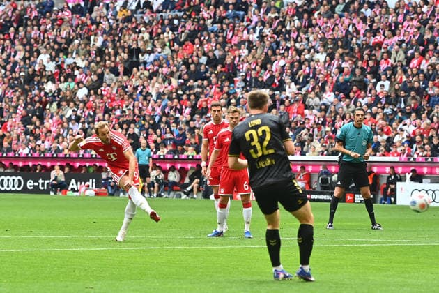 Tor Harry KANE (Bayern Muenchen) zum 2-0, Aktion,Torschuss,Freistoss. Fussball 1. Bundesliga Saison 2025 2026, 34.Spieltag, Spieltag34 FC Bayern Muenchen - 1.FC Koeln 5-1 am 16.05.2026 , A L L I A N Z A R E N A.