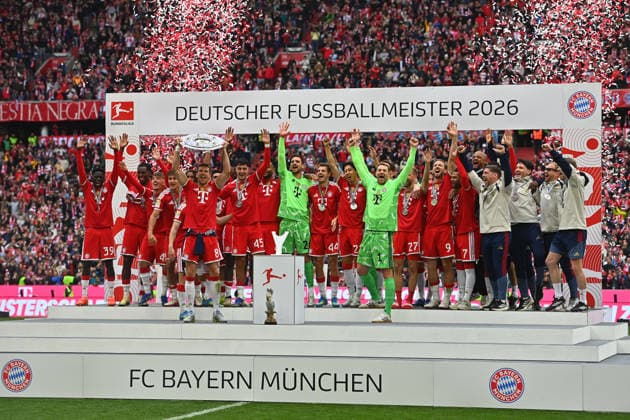 Teamfoto,Team,Mannschaft,Mannschaftsfoto, Leon GORETZKA (Bayern Muenchen) mit Meisterschale, Schale,Pokal,Cup,Trophaee, Siegerehrung. Fussball 1. Bundesliga Saison 2025 2026, 34.Spieltag, Spieltag34 FC Bayern Muenchen - 1.FC Koeln 5-1 am 16.05.2026 , A L L I A N Z A R E N A.