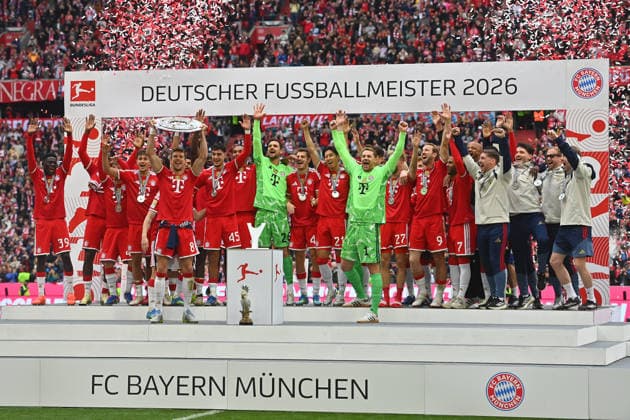Teamfoto,Team,Mannschaft,Mannschaftsfoto Leon GORETZKA (Bayern Muenchen) mit Schale, Siegerehrung, Fussball 1. Bundesliga Saison 2025 2026, 34.Spieltag, Spieltag34 FC Bayern Muenchen - 1.FC Koeln 5-1 am 16.05.2026 , A L L I A N Z A R E N A.