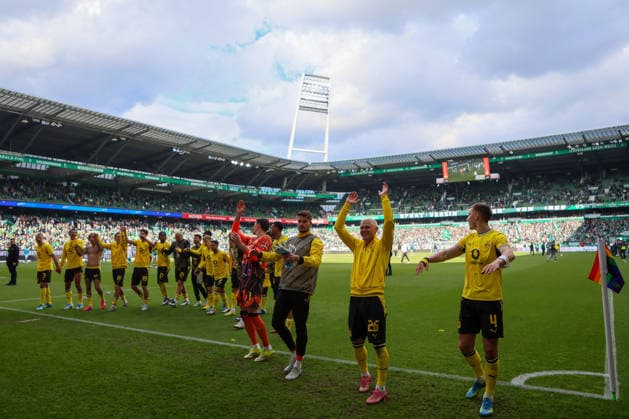 Bremen, Deutschland: 16. Mai 2026 - 34. Spieltag - 1. Bundesliga - Werder Bremen vs. Borussia Dortmund Im Bild: Die Spieler von Borussia Dortmund beim Abschlussjubel nach dem Auswärtssieg in Bremen DFL regulations prohibit any use of photographs as image sequences and or quasi-video. Copyright: HMBxMedia MadeleinexFantini