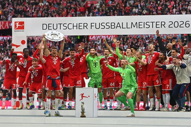 Teamfoto,Team,Mannschaft,Mannschaftsfoto, Leon GORETZKA (Bayern Muenchen) mit Meisterschale,Schale,Pokal,Cup,Trophaee, Siegerehrung. Fussball 1. Bundesliga Saison 2025 2026, 34.Spieltag, Spieltag34 FC Bayern Muenchen - 1.FC Koeln 5-1 am 16.05.2026 , A L L I A N Z A R E N A.