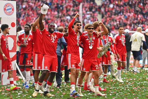 v.re:Tom BISCHOF (Bayern Muenchen),Aleksandar PAVLOVIC (Bayern Muenchen), Dayot UPAMECANO (Bayern Muenchen), Jubel,Freude,Begeisterung, Siegerehrung. Fussball 1. Bundesliga Saison 2025 2026, 34.Spieltag, Spieltag34 FC Bayern Muenchen - 1.FC Koeln 5-1 am 16.05.2026 , A L L I A N Z A R E N A.