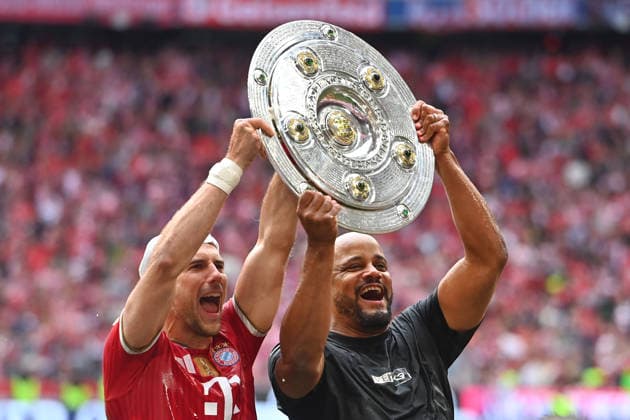 Trainer Vincent KOMPANY (Bayern Muenchen), Leon GORETZKA (Bayern Muenchen) mit Meisterschale,Schale,Pokal,Cup,Trophaee, Siegerehrung. Fussball 1. Bundesliga Saison 2025 2026, 34.Spieltag, Spieltag34 FC Bayern Muenchen - 1.FC Koeln 5-1 am 16.05.2026 , A L L I A N Z A R E N A.