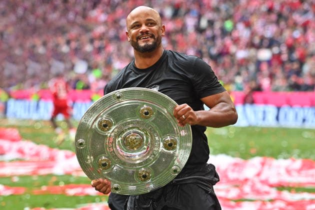 Trainer Vincent KOMPANY (Bayern Muenchen) mit Meisterschale, Schale,Pokal,Cup,Trophaee, Siegerehrung. Fussball 1. Bundesliga Saison 2025 2026, 34.Spieltag, Spieltag34 FC Bayern Muenchen - 1.FC Koeln 5-1 am 16.05.2026 , A L L I A N Z A R E N A.