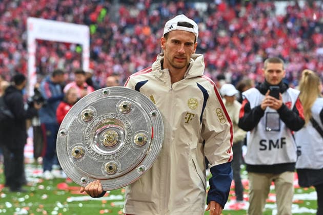 Leon GORETZKA (Bayern Muenchen) mit der Meisterschale,Schale,Pokal,Cup,Trophaee. Fussball 1. Bundesliga Saison 2025 2026, 34.Spieltag, Spieltag34 FC Bayern Muenchen - 1.FC Koeln 5-1 am 16.05.2026 , A L L I A N Z A R E N A.