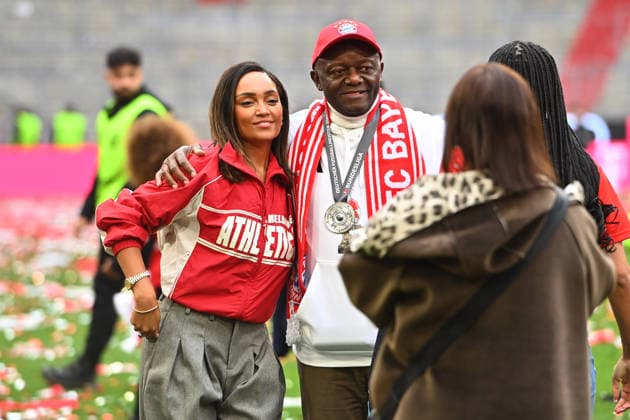 Carla Higgis -Ehefrau von Vincent KOMPANY (Bayern Muenchen) und Pierre KOMPANY, Siegerehrung. Fussball 1. Bundesliga Saison 2025 2026, 34.Spieltag, Spieltag34 FC Bayern Muenchen - 1.FC Koeln 5-1 am 16.05.2026 , A L L I A N Z A R E N A.