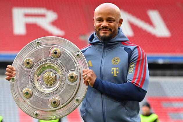 Trainer Vincent KOMPANY (Bayern Muenchen) mit Meisterschale, Schale,Pokal,Cup,Trophaee, Siegerehrung. Fussball 1. Bundesliga Saison 2025 2026, 34.Spieltag, Spieltag34 FC Bayern Muenchen - 1.FC Koeln 5-1 am 16.05.2026 , A L L I A N Z A R E N A.