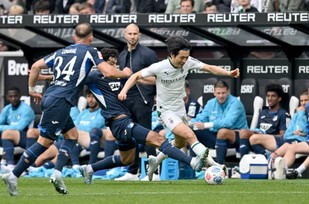 NO SALES IN JAPAN! (l-r) Vladimir Coufal (1899 Hoffenheim), Ozan Kabak (1899 Hoffenheim), Shuto Machino (Bor. Mönchengladbach) Aktion, Zweikampf. (l-r) Fussball 1. Bundesliga, 34.Spieltag, Borussia Moenchengladbach - TSG 1899 Hoffenheim 4:0, am 16.05.2026 in Moenchengladbach Deutschland. DFL regulations prohibit any use of photographs as image sequences and or quasi-video NO SALES IN JAPAN! Â