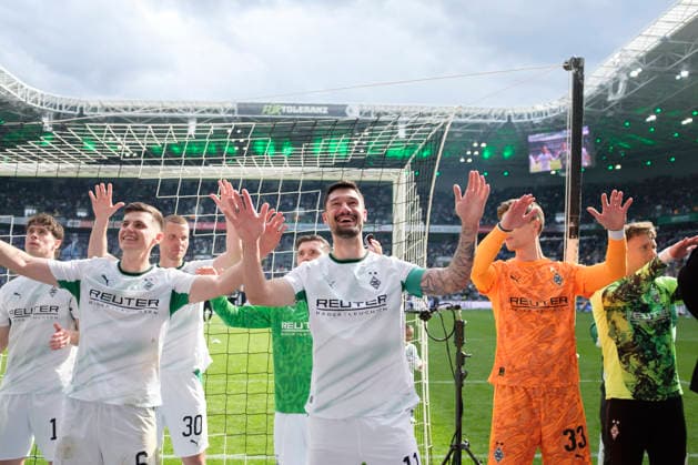 Schlussjubel Moenchengladbach, (l-r) Philipp Sander (Bor. Mönchengladbach), Jannik Engelhardt (Bor. Mönchengladbach), Nico Elvedi (Bor. Mönchengladbach) Tim Kleindienst (Bor. Mönchengladbach), Torwart Moritz Nicolas (Bor. Mönchengladbach). Fussball 1. Bundesliga, 34.Spieltag, Borussia Moenchengladbach - TSG 1899 Hoffenheim 4:0, am 16.05.2026 in Moenchengladbach Deutschland. DFL regulations prohibit any use of photographs as image sequences and or quasi-video Â
