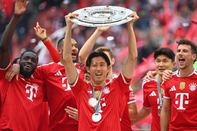 Teamfoto,Team,Mannschaft,Mannschaftsfoto, Hiroki ITO (Bayern Muenchen) mit Meisterschale,Schale,Pokal,Cup,Trophaee Siegerehrung. Fussball 1. Bundesliga Saison 2025 2026, 34.Spieltag, Spieltag34 FC Bayern Muenchen - 1.FC Koeln 5-1 am 16.05.2026 , A L L I A N Z A R E N A.