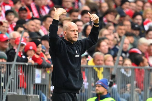 Rene WAGNER (Trainer 1.FC Koeln), Gestik,gibt Anweisungen, Einzelbild,angeschnittenes Einzelmotiv, Halbfigur,halbe Figur. Fussball 1. Bundesliga Saison 2025 2026, 34.Spieltag, Spieltag34 FC Bayern Muenchen - 1.FC Koeln 5-1 am 16.05.2026 , A L L I A N Z A R E N A.