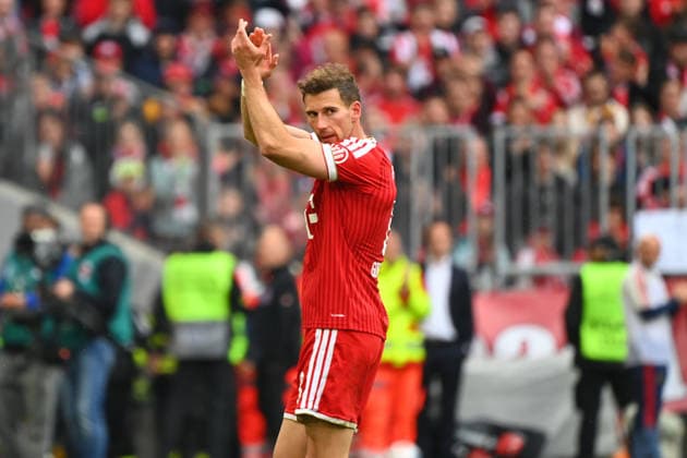 Abgang Leon GORETZKA (Bayern Muenchen), Auswechslung,winkt ,applaudiert zu den Fans,Fussballfans. Fussball 1. Bundesliga Saison 2025 2026, 34.Spieltag, Spieltag34 FC Bayern Muenchen - 1.FC Koeln 5-1 am 16.05.2026 , A L L I A N Z A R E N A.